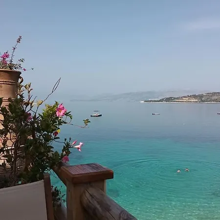 With Sea View Appartamento Sarandë